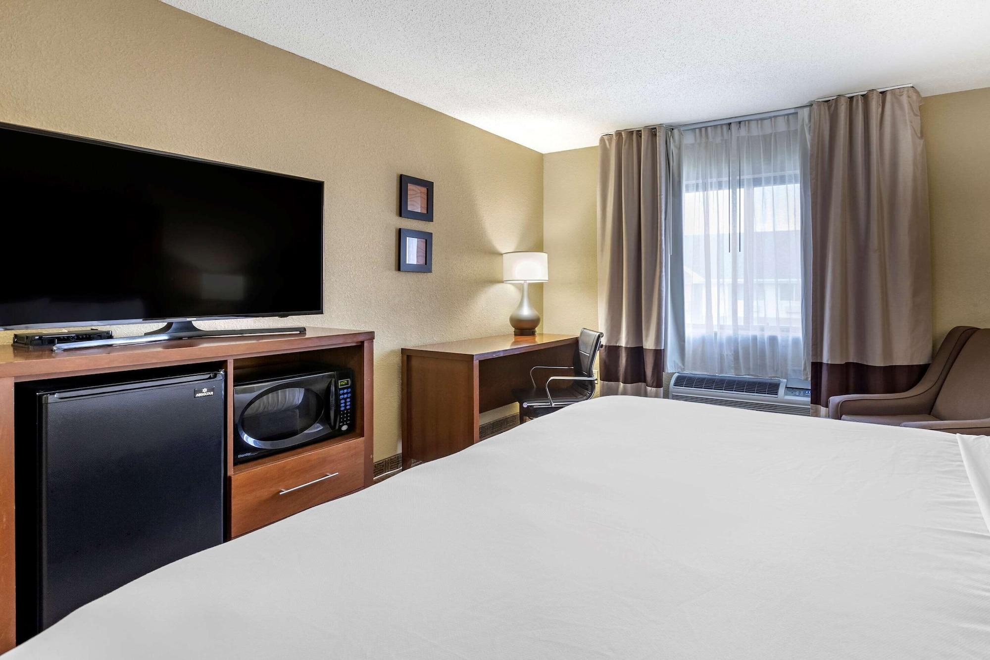 Comfort Inn Moline - Quad Cities Экстерьер фото